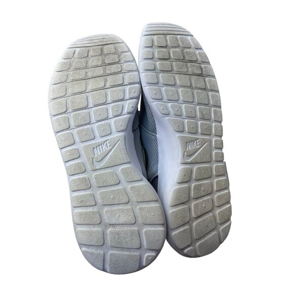 Nike Kid's Roshe One Running Shoe Youth Size 7 Gray White - Picture 7 of 7